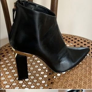 Zara Leather Booties Size 40 / 9